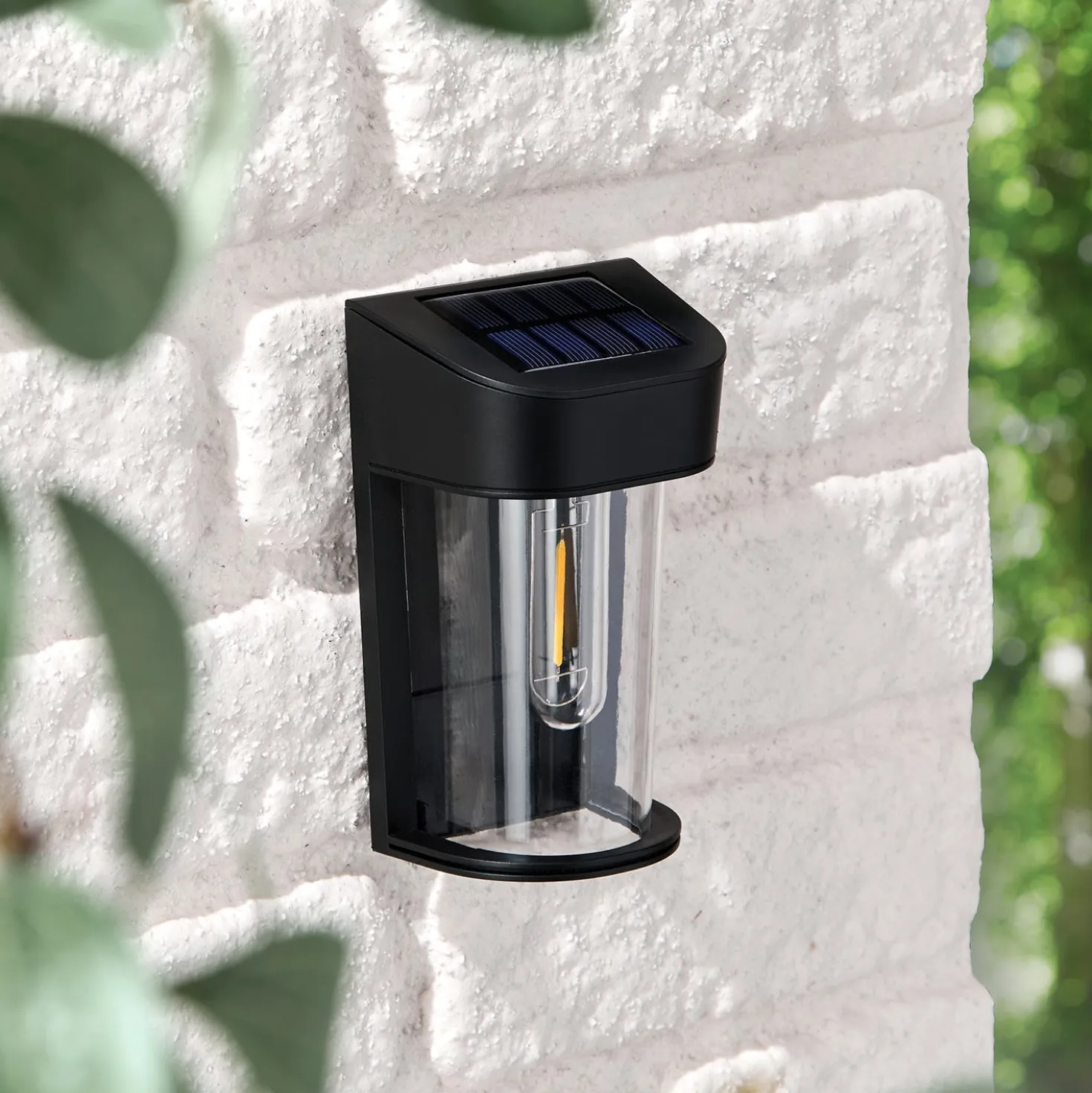 Audley Schwarze Mini Solar-Wandleuchte mit warmweißer LED