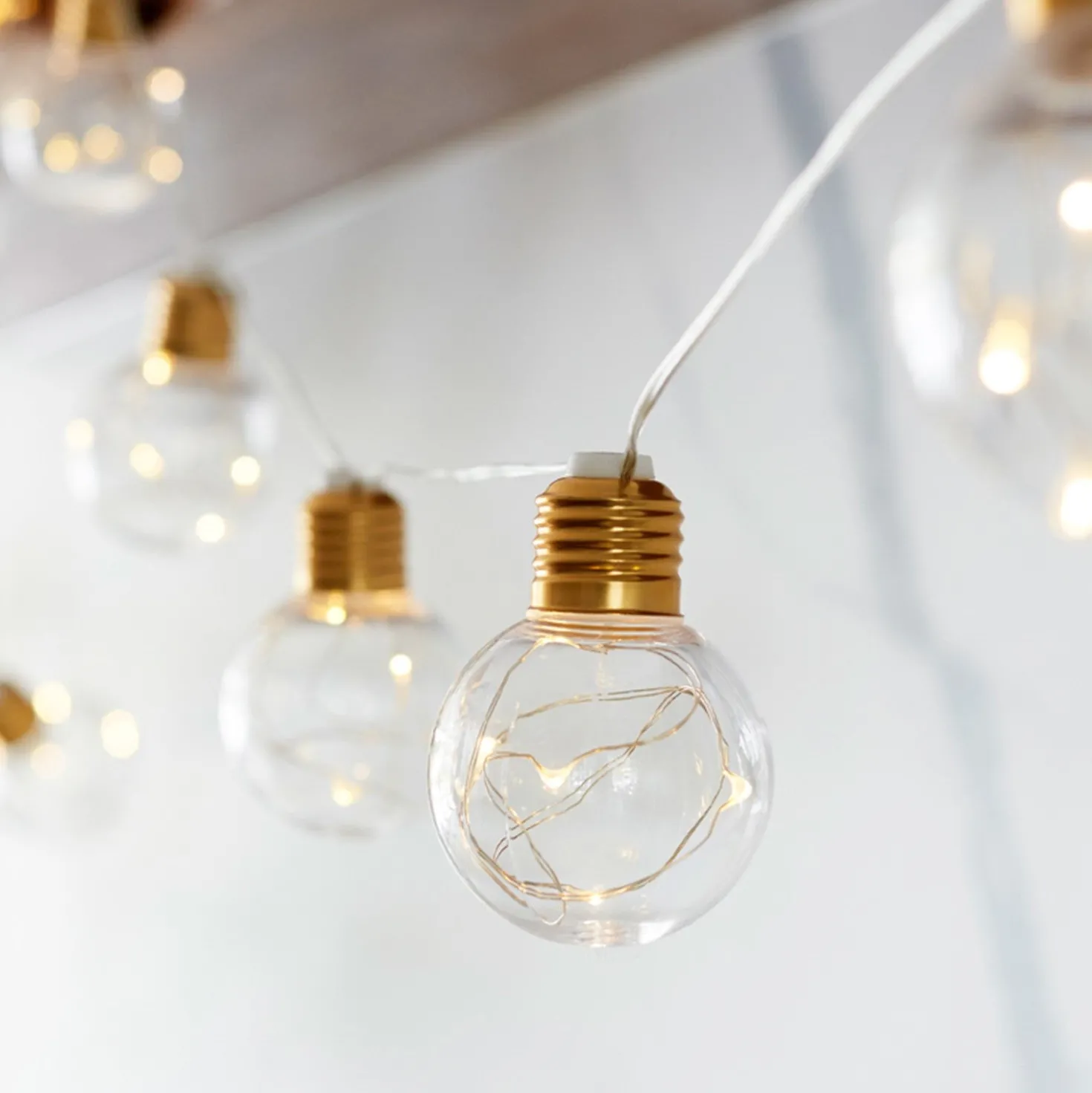 Batteriebetriebene 10er Mikro-LED-Glühbirnenlichterkette in Kupferfarben