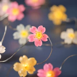 Batteriebetriebene LED‑Mikro‑Blumenlichterkette mit 20 Lichtern in Warmweiß