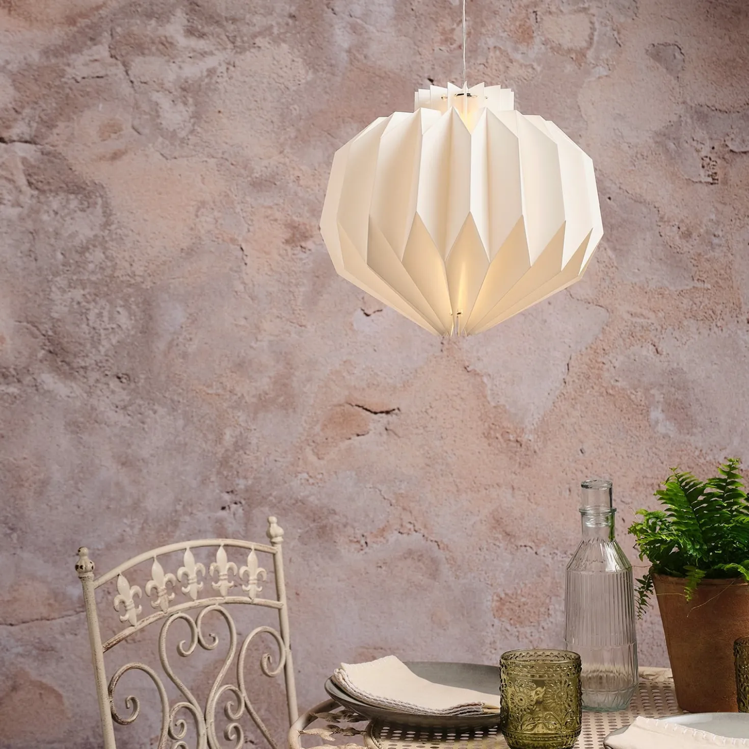 Batteriebetriebene LED-Papier-Pendelleuchte Shrewsbury in Warmweiß