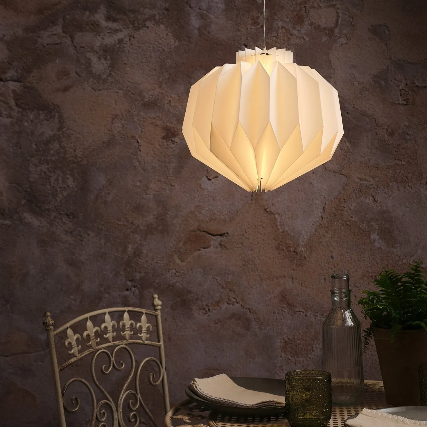 Batteriebetriebene LED-Papier-Pendelleuchte Shrewsbury in Warmweiß