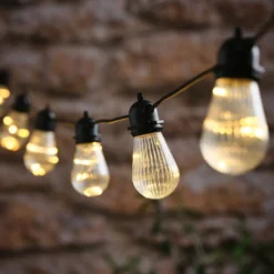 Batteriebetriebene Mikro-LED-Lichterkette mit geriffelten Glühbirnen
