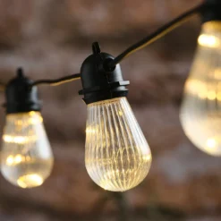 Batteriebetriebene Mikro-LED-Lichterkette mit geriffelten Glühbirnen