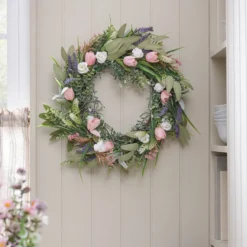 Batteriebetriebener LED-Tulpenkranz 55cm mit Lavendel & Rosen