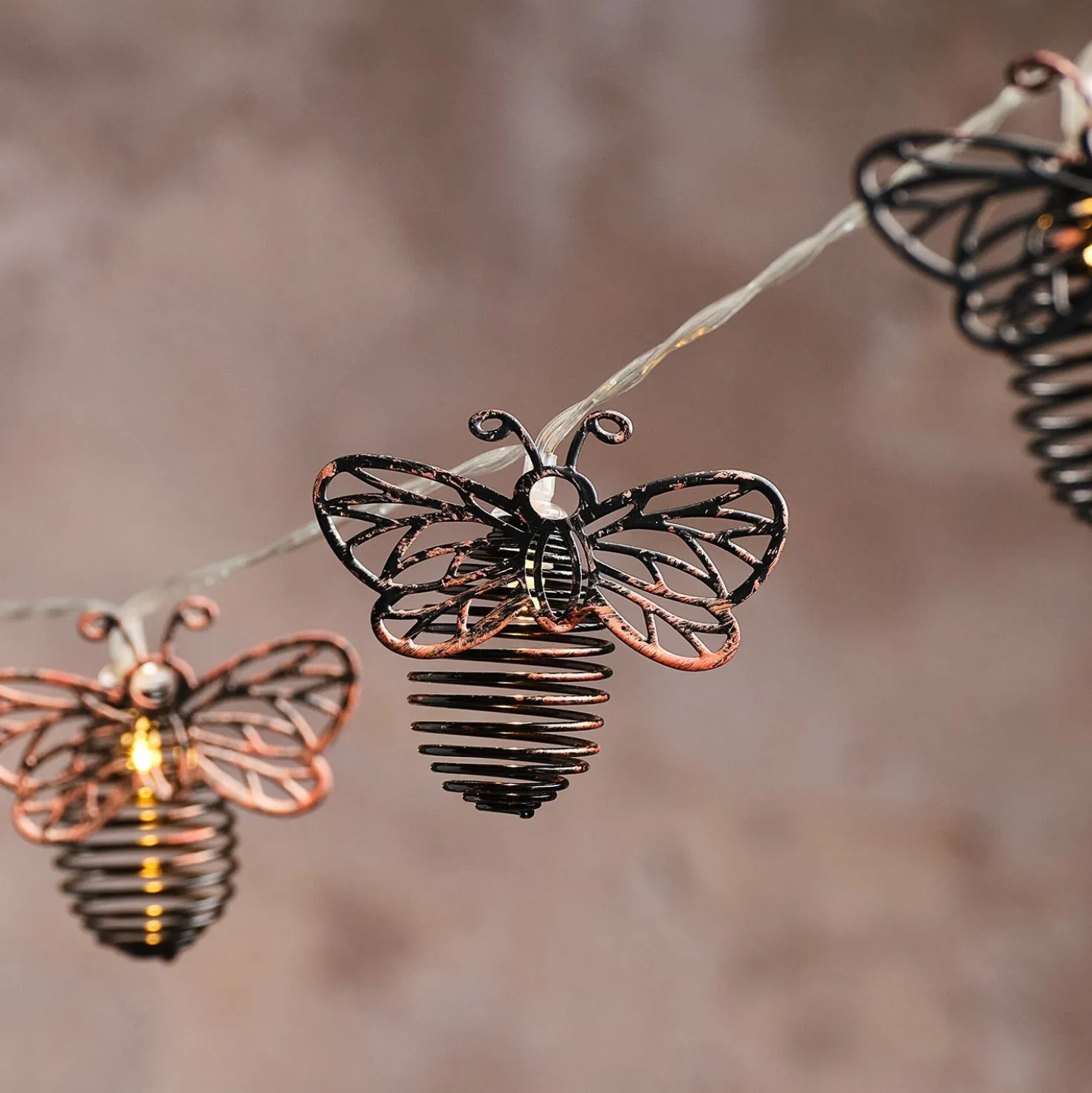 Bienen-Solar-Lichterkette mit 10 warmweißen LEDs aus Metall