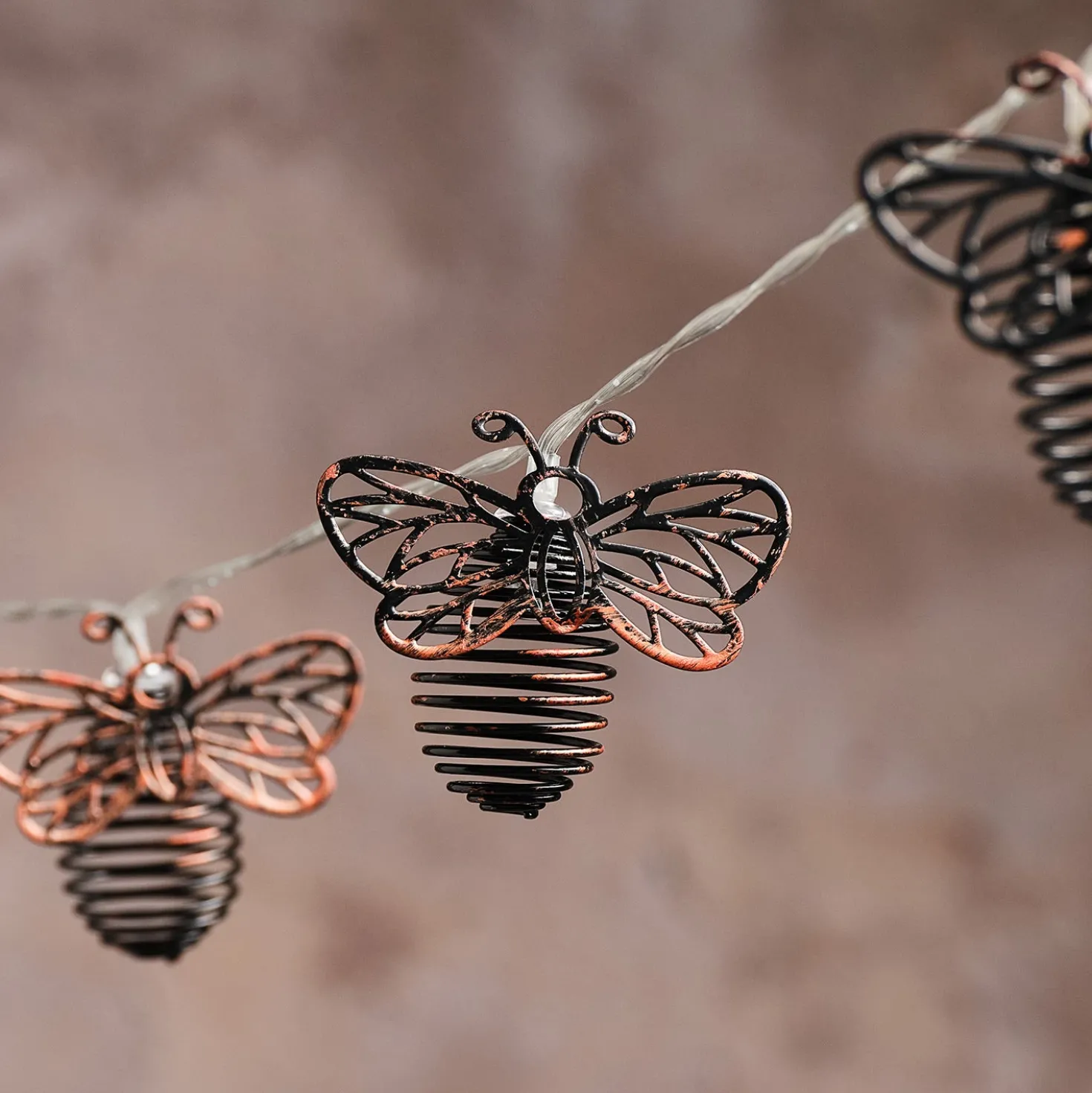 Bienen-Solar-Lichterkette mit 10 warmweißen LEDs aus Metall