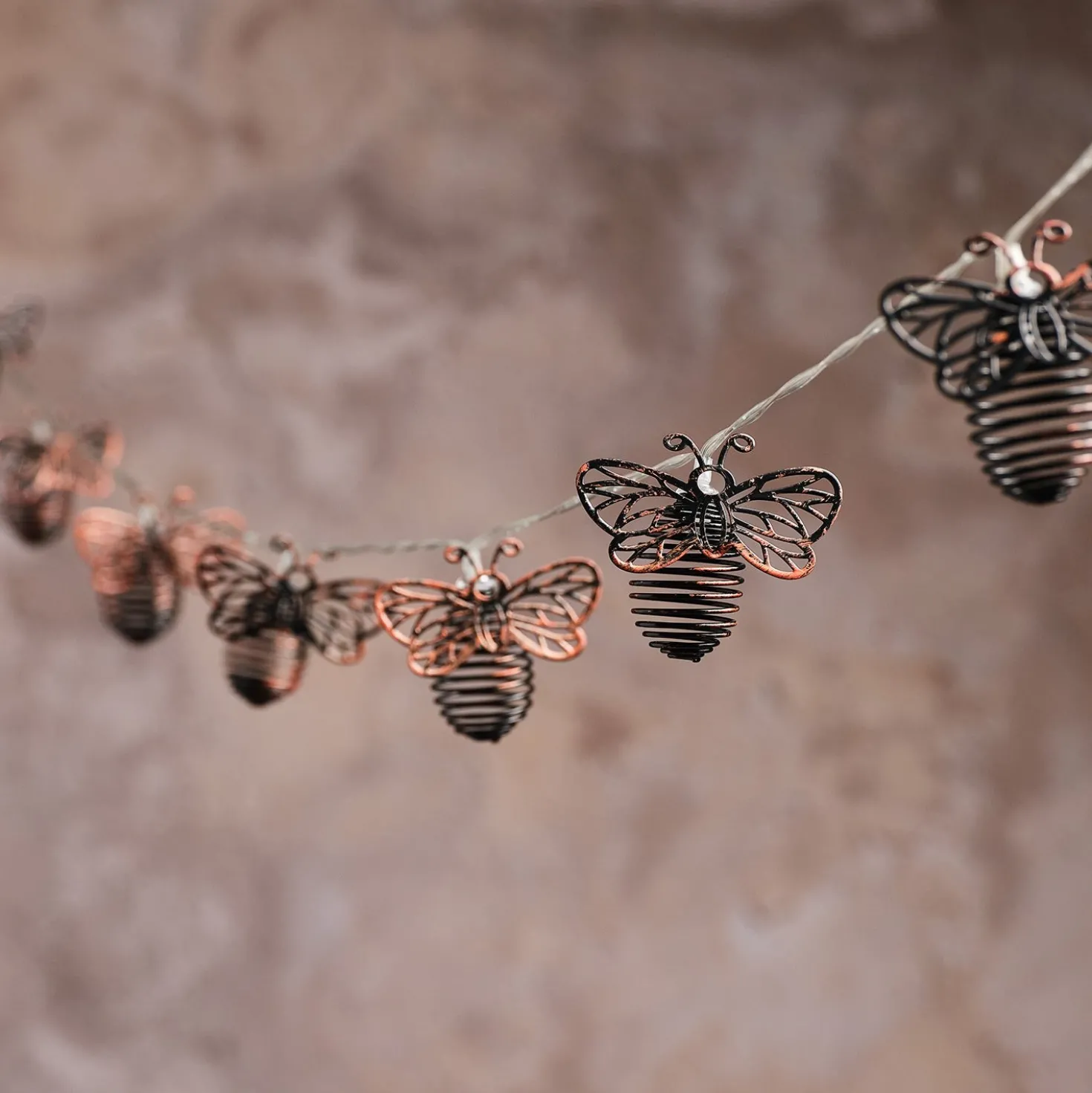 Bienen-Solar-Lichterkette mit 10 warmweißen LEDs aus Metall