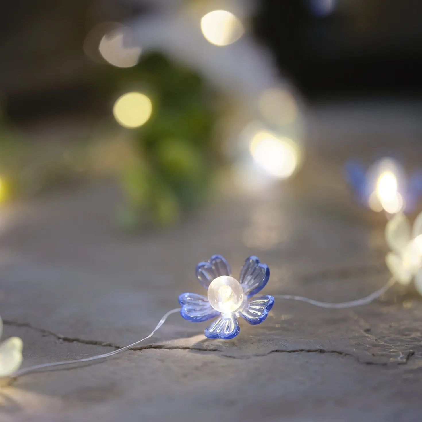 Blaue & weiße Mikro-LED-Blumenlichterkette Warmweiß mit Timer