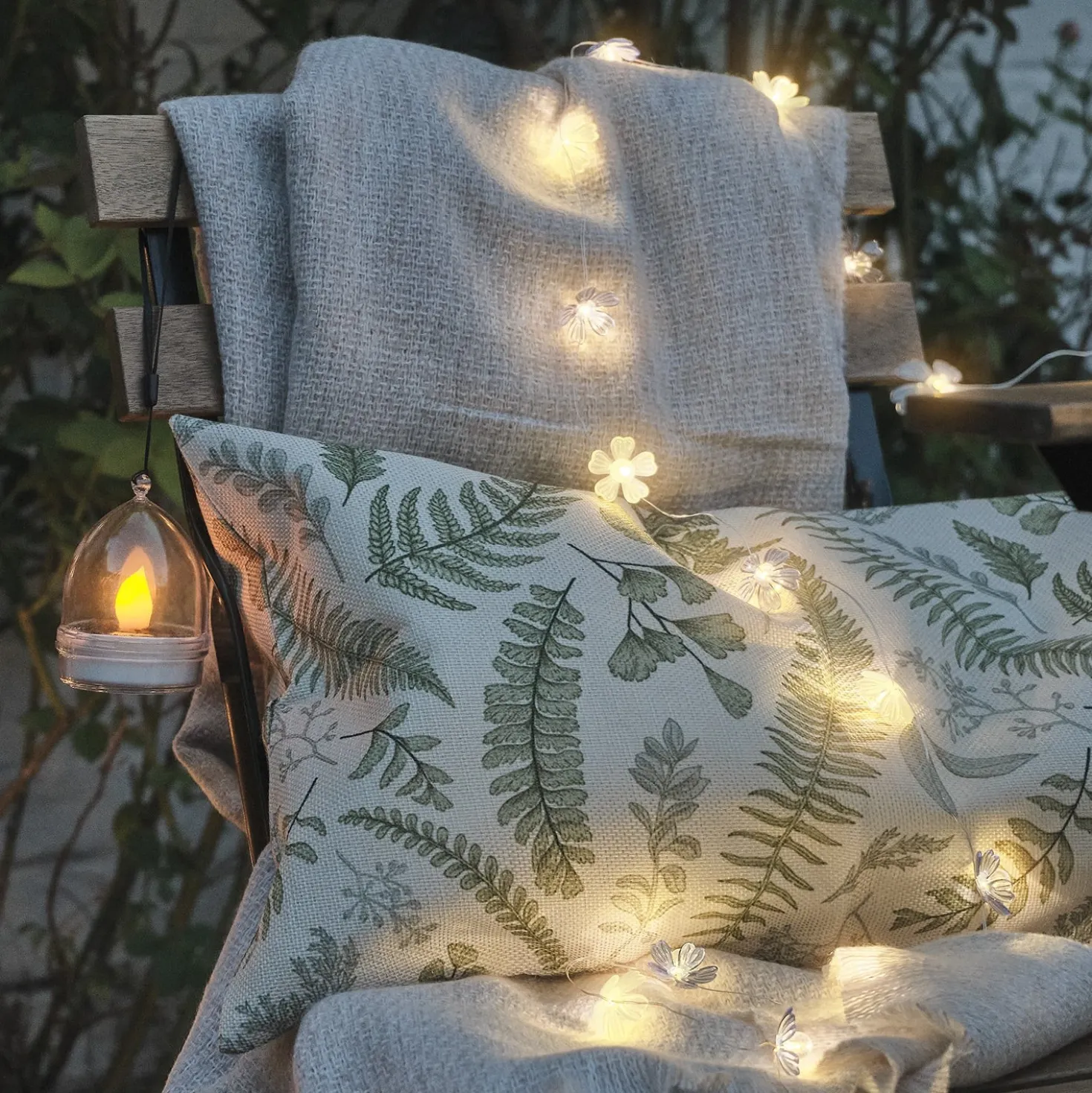 Blaue & weiße Mikro-LED-Blumenlichterkette Warmweiß mit Timer
