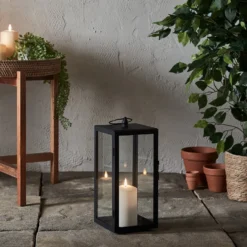 Bowen Gartenlaterne mit TruGlow® Outdoor Kerze