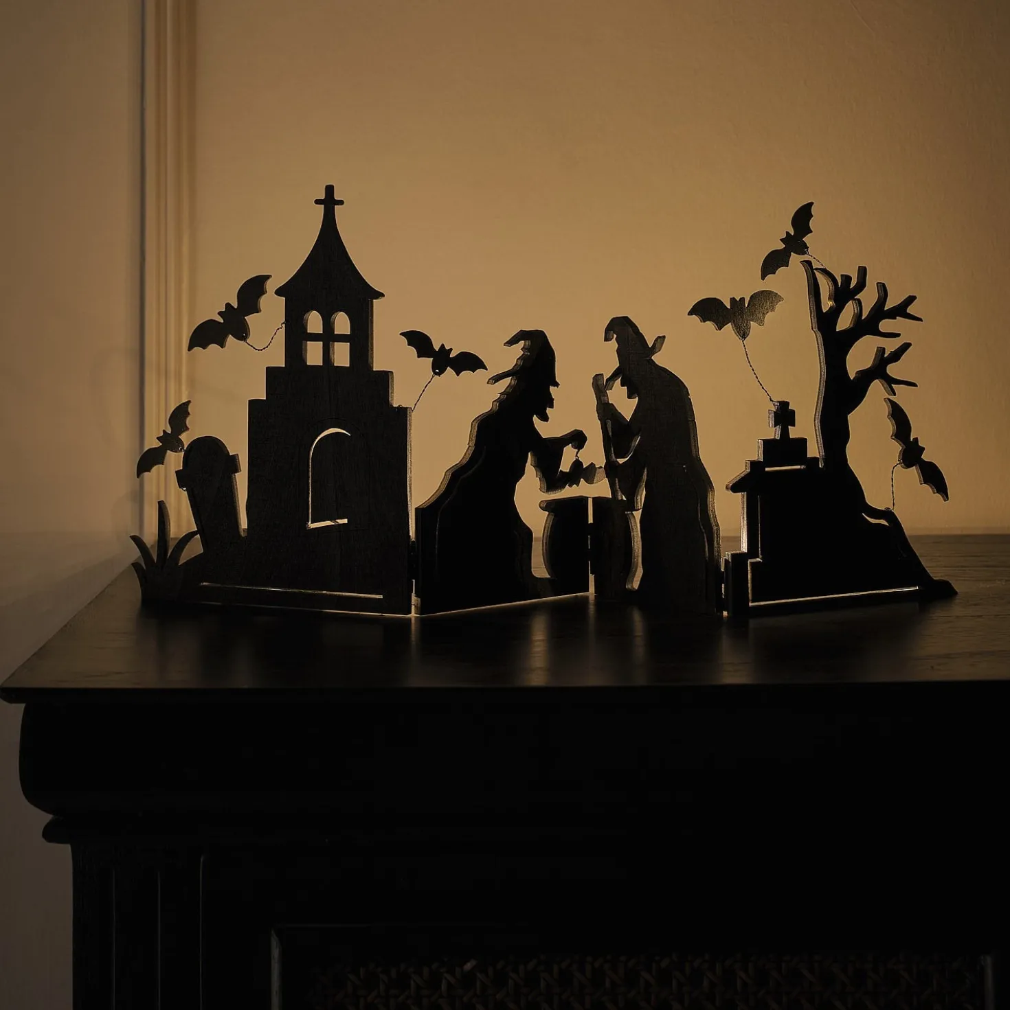 Brühende Hexen LED-Halloween-Fensterdeko mit Timer