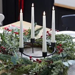 45cm Adventskranz inkl. Kerzenhalter und 4er Set TruGlow® LED Stabkerzen mit Fernbedienung