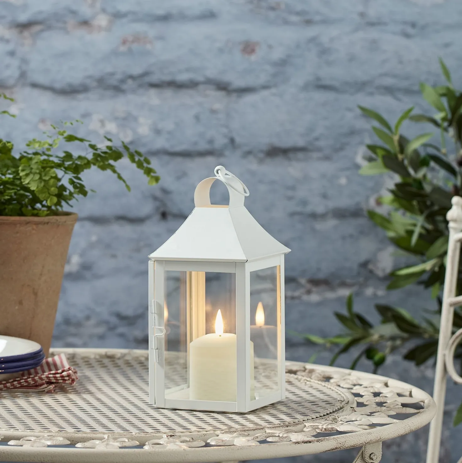 25cm Albury Gartenlaterne weiß mit TruGlow® Outdoor Kerze
