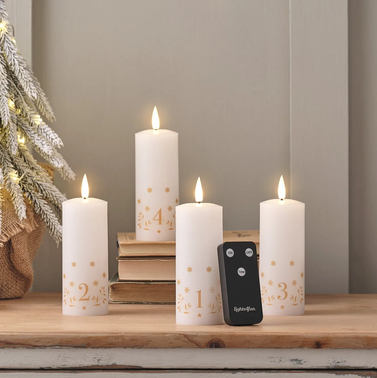 45cm Beerenkranz beleuchtet inkl. Kerzenständer & 4er Set TruGlow® LED Adventskerzen