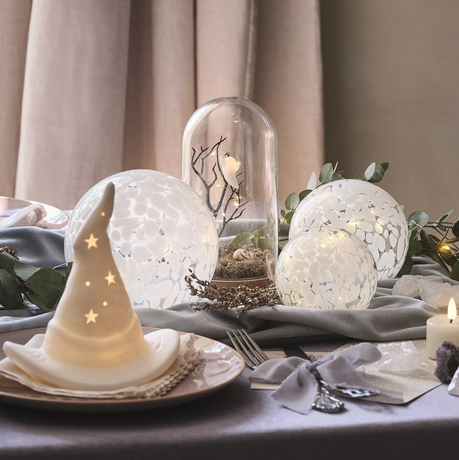15 cm große LED-Glaskugel mit Timer aus Konfetti-Glas