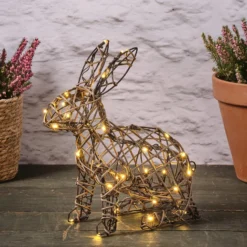 33cm Hase aus Rattan Batteriebetrieb