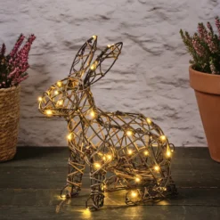 33cm Hase aus Rattan Batteriebetrieb