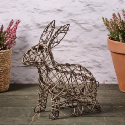 33cm Hase aus Rattan Batteriebetrieb