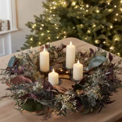 60cm Herbst- und Winterkranz mit Kerzenständer und TruGlow® LED Kerzen