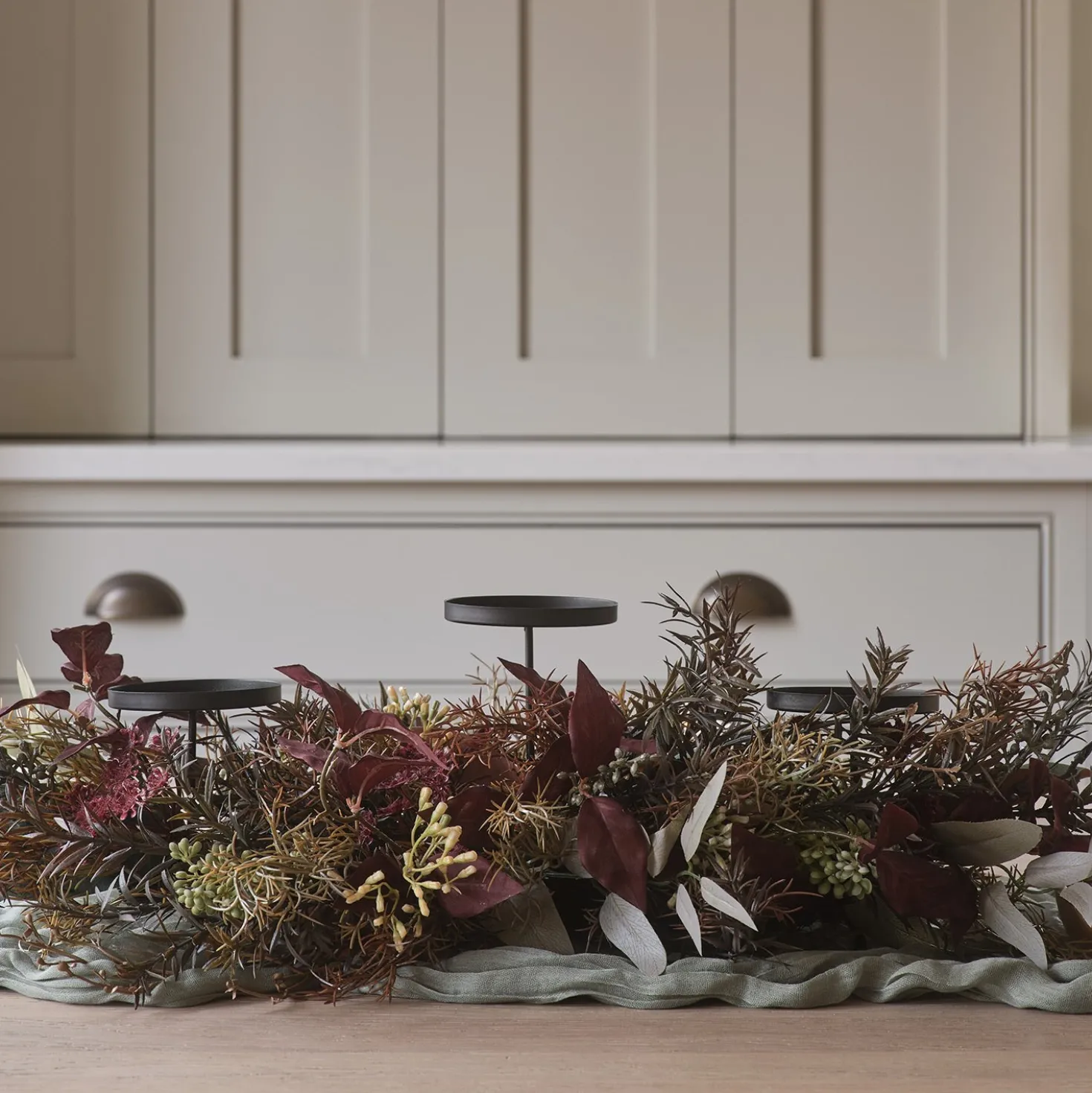 70cm Herbst- und Winter Trio Kerzenhalter