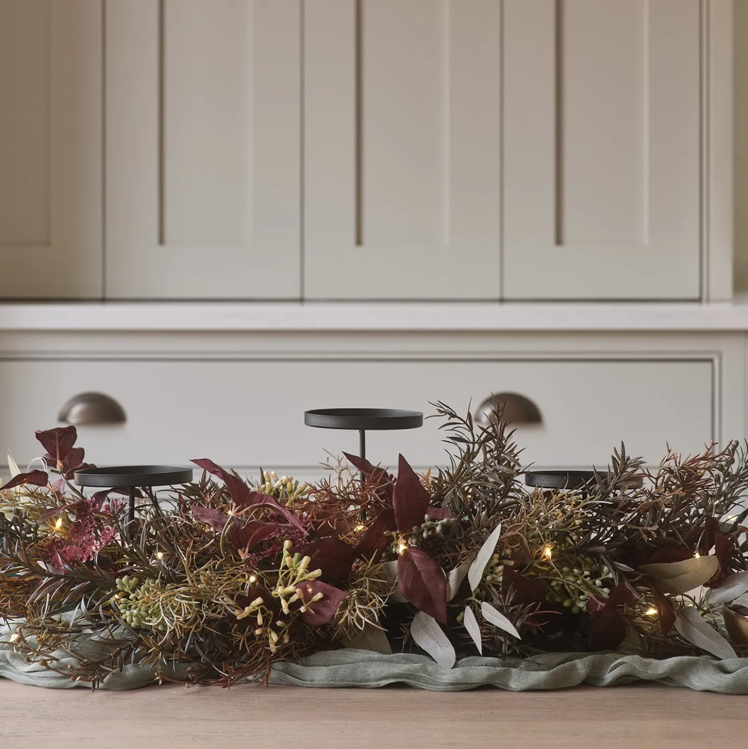 70cm Herbst- und Winter Trio Kerzenhalter