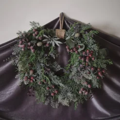 40cm Kranz mit lila Beeren beleuchtet