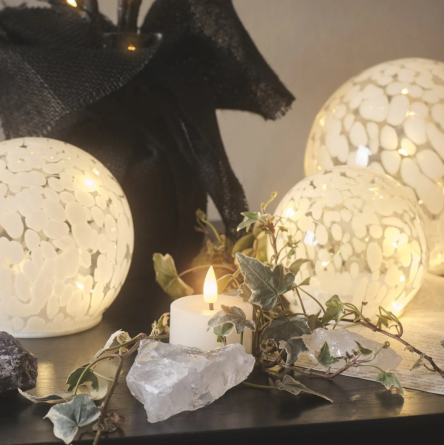 12,5cm LED-Glaskugel mit Timer in Konfetti-Glas