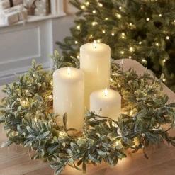 60cm LED Weihnachtskranz Mistelzweig und TruGlow® LED Kerzen Trio Ø 10cm