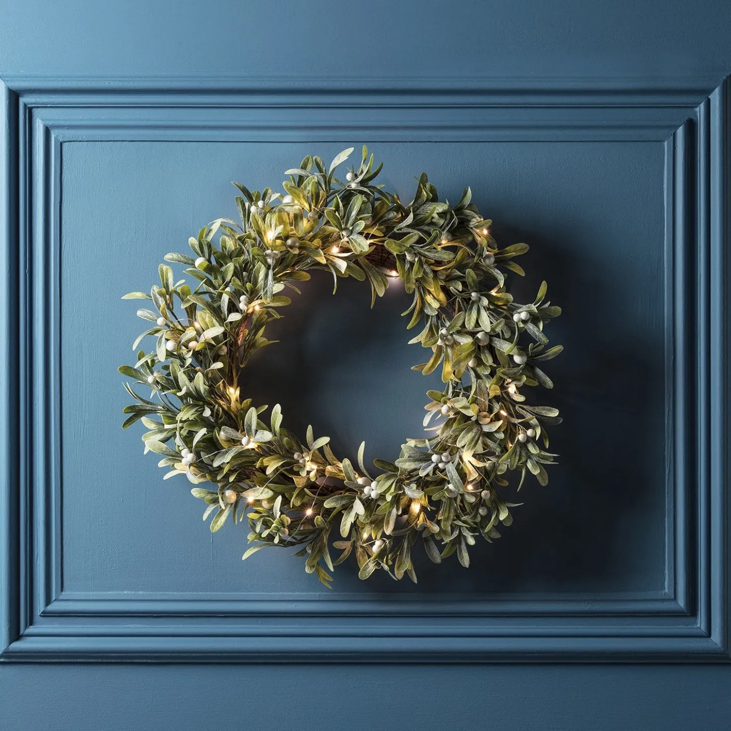 50cm Weihnachtskranz mit Mistelzweigen und Micro Lichterkette