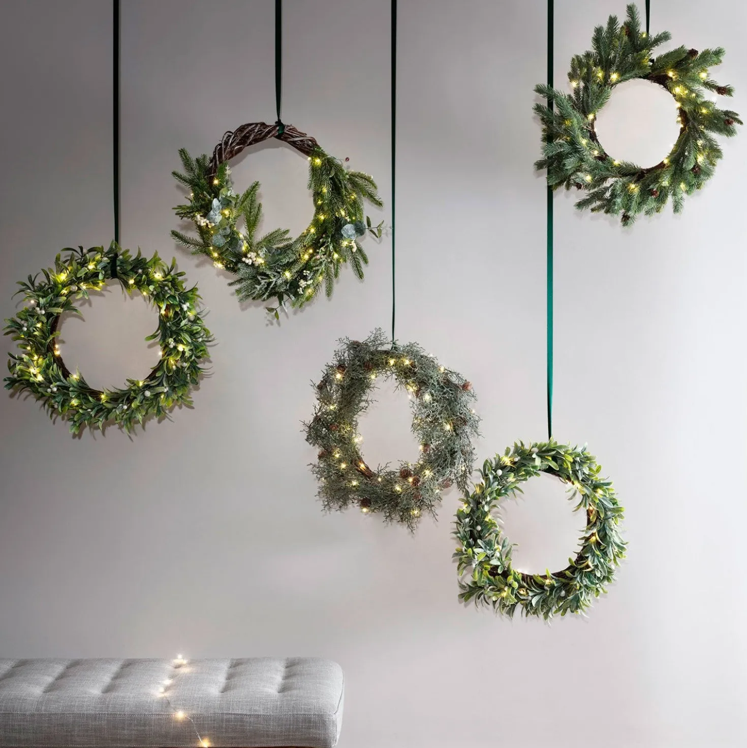 50cm Weihnachtskranz mit Mistelzweigen und Micro Lichterkette
