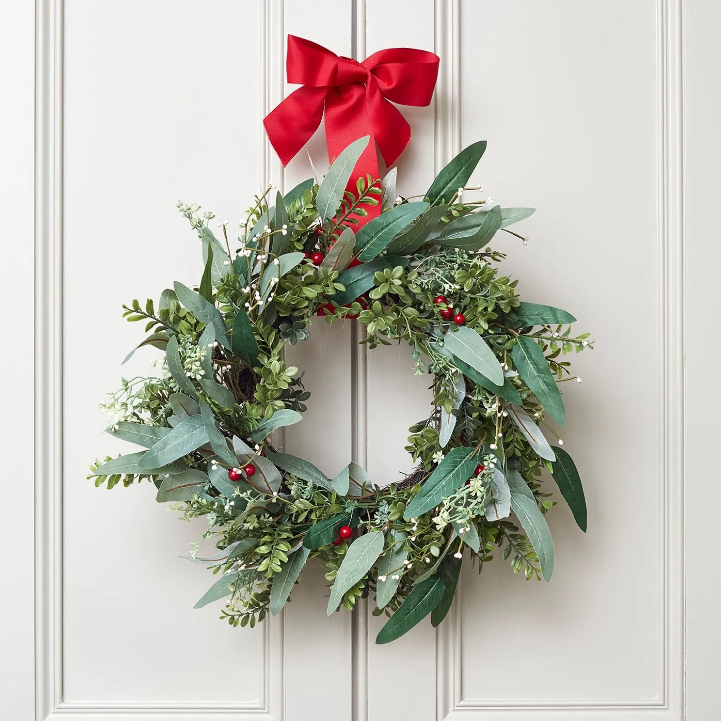 50cm Weihnachtskranz mit roter Schleife