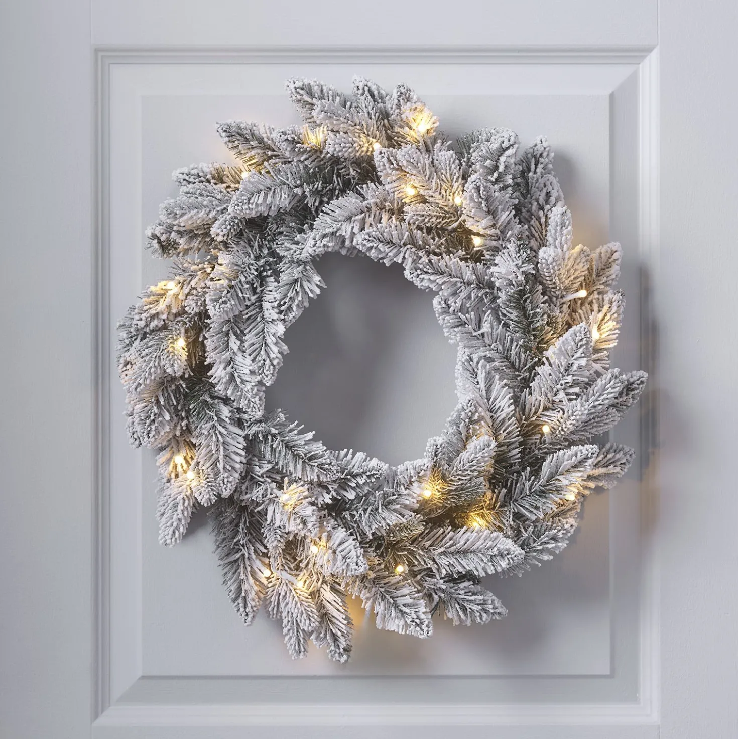 50cm Weihnachtskranz mit Schnee beleuchtet
