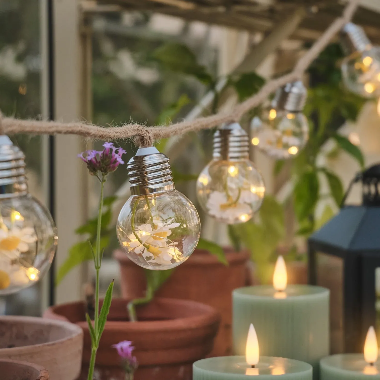 10er batteriebetriebene LED-Lichterkette mit Blumen in warmweißen Glühbirnen