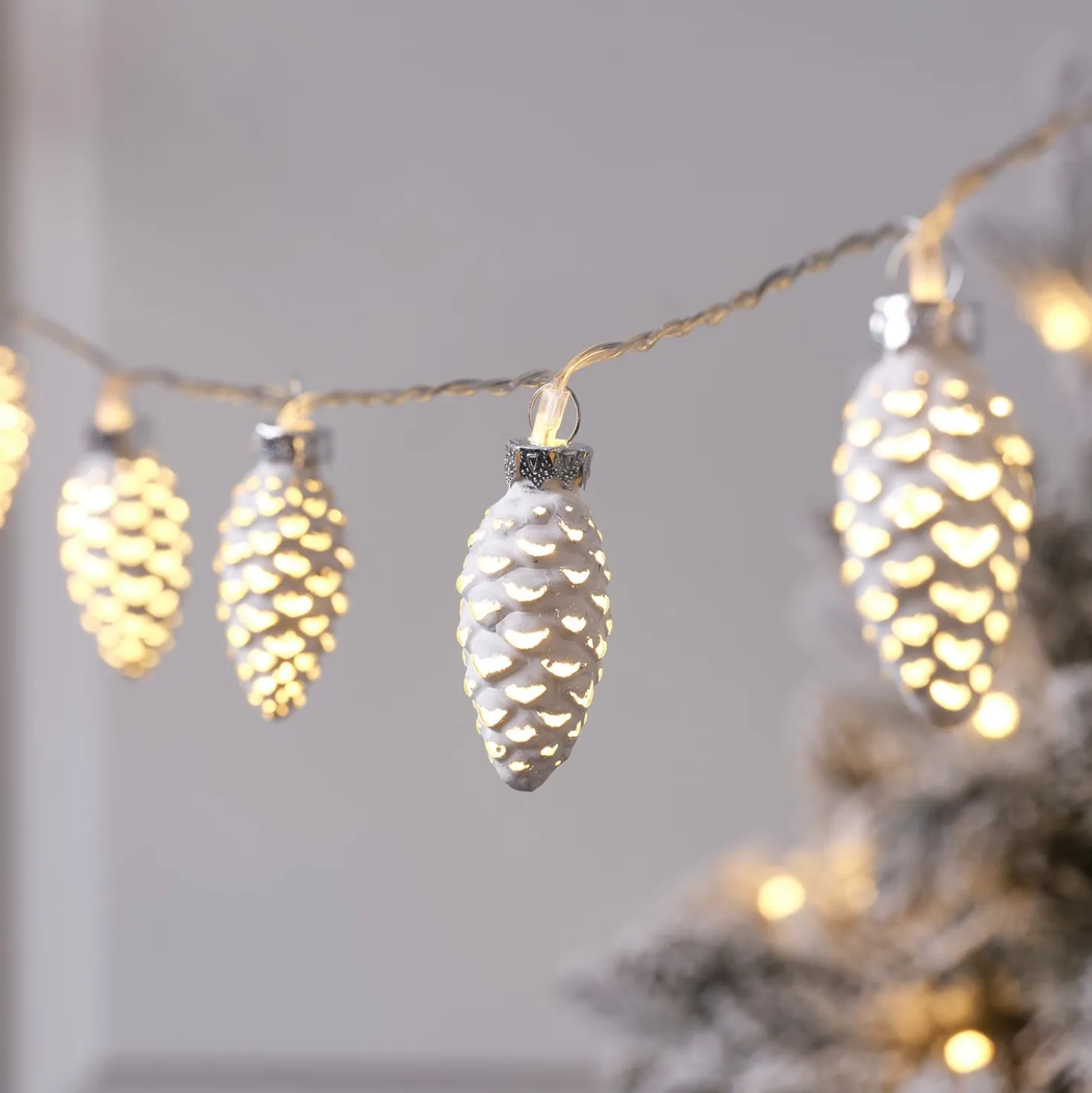 10er LED Lichterkette Tannenzapfen