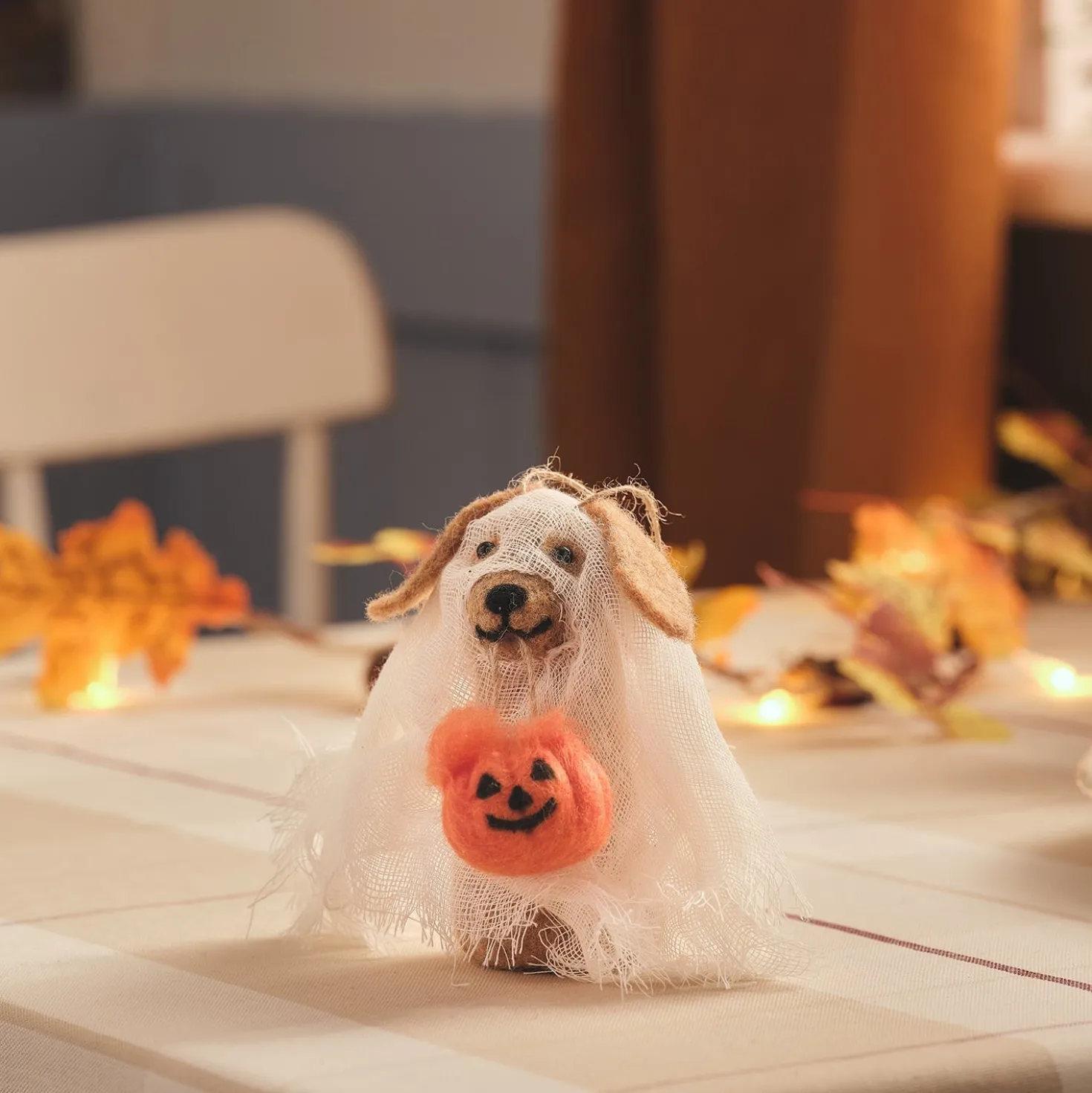 2er Set Gordie & George Halloween-Hunde Dekoration aus Filz zum Aufhängen