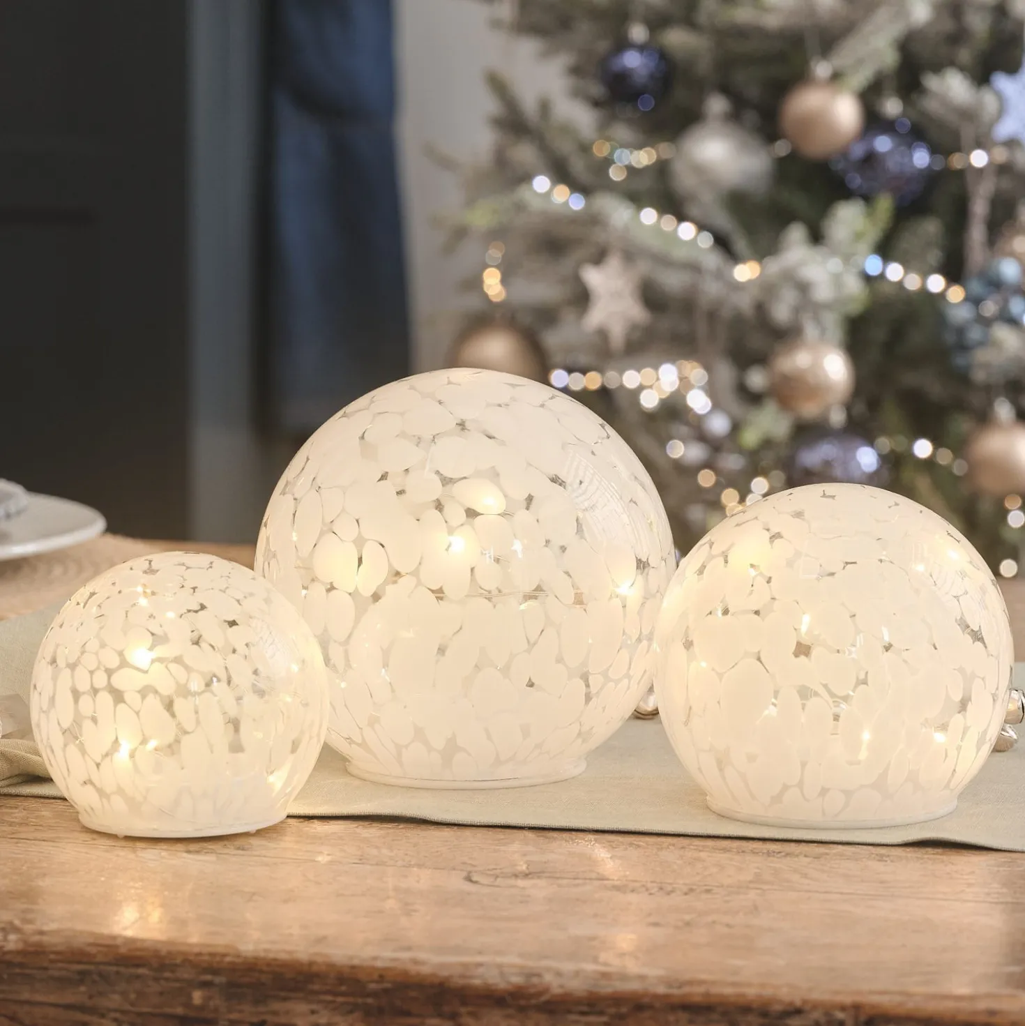 3er Set LED-Glaskugeln mit Timer aus Konfettiglas