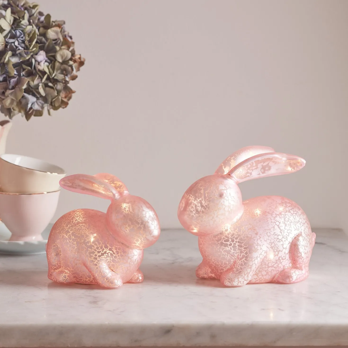 2er Set LED Osterdeko Hasen aus Glas pastellrosa