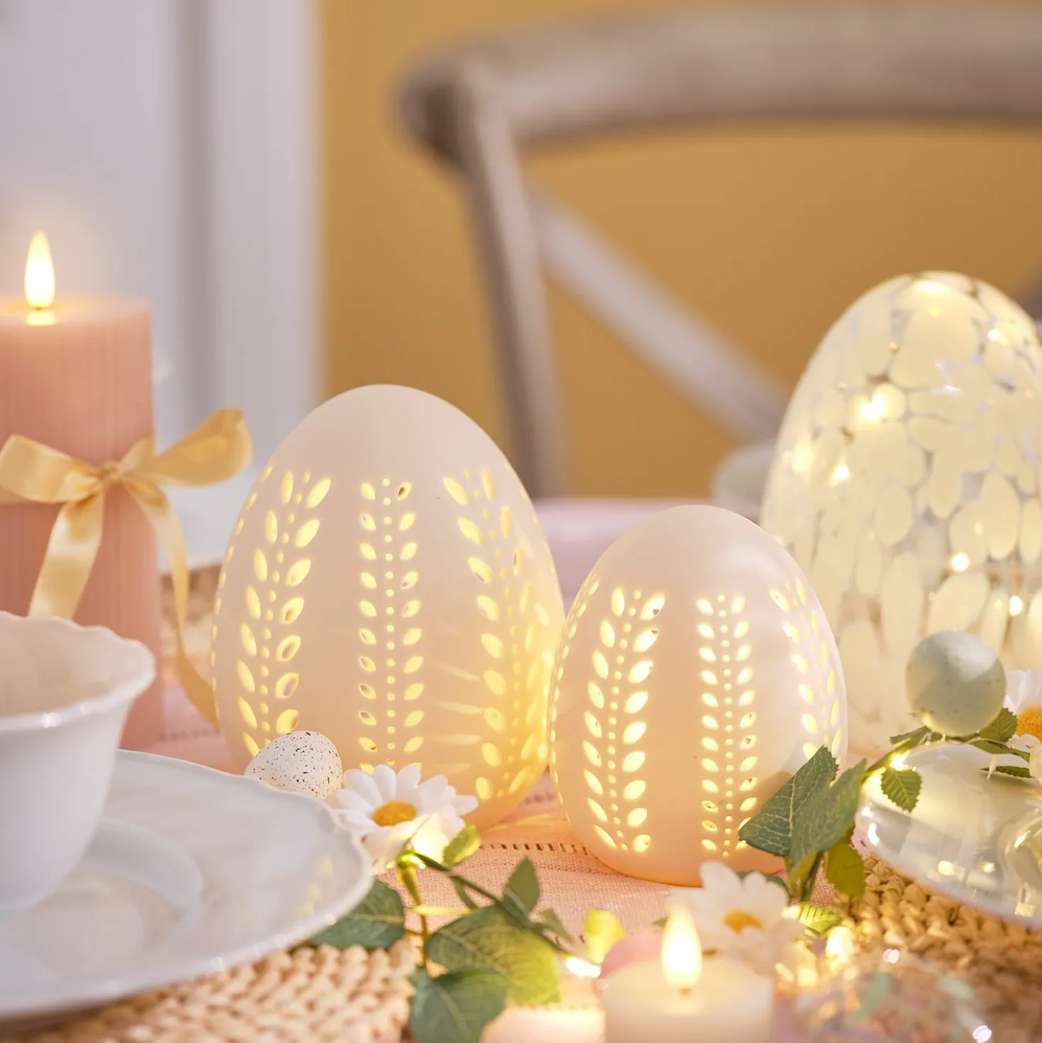 2er Set LED-Porzellan-Eier mit Timer warmweiß