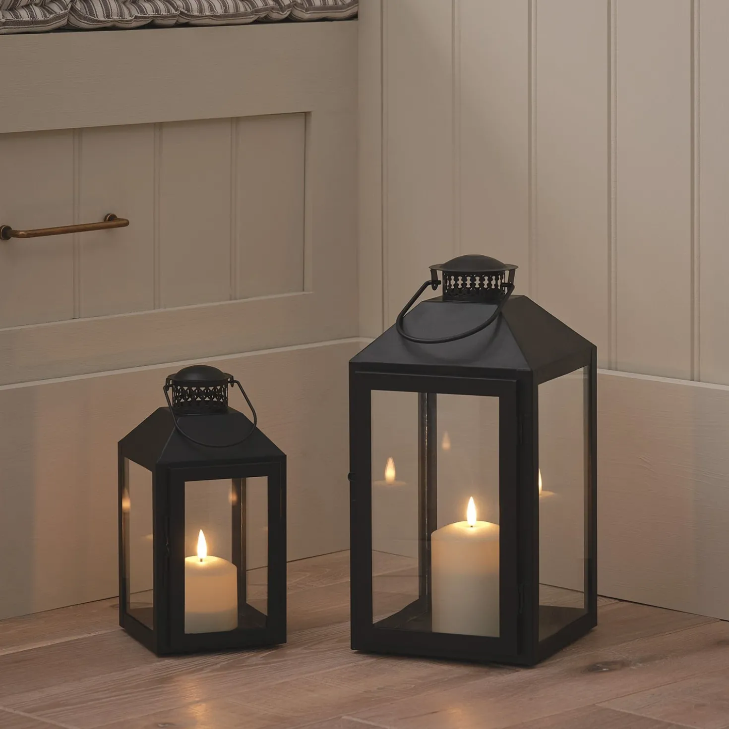 2er Set Metall-Laternen mit TruGlow® LED-Kerzen, Fernbedienung & Timer