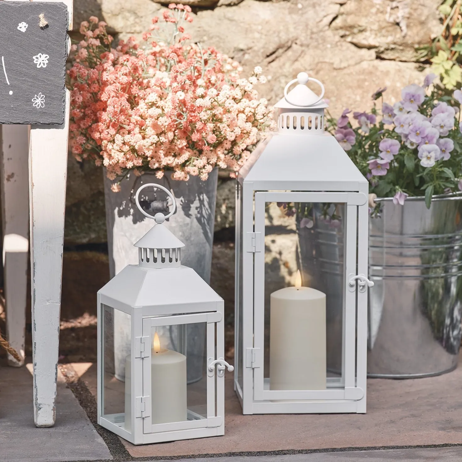 2er Set Perth Metall Laternen weiß mit TruGlow® Outdoor Kerzen mit Fernbedienung