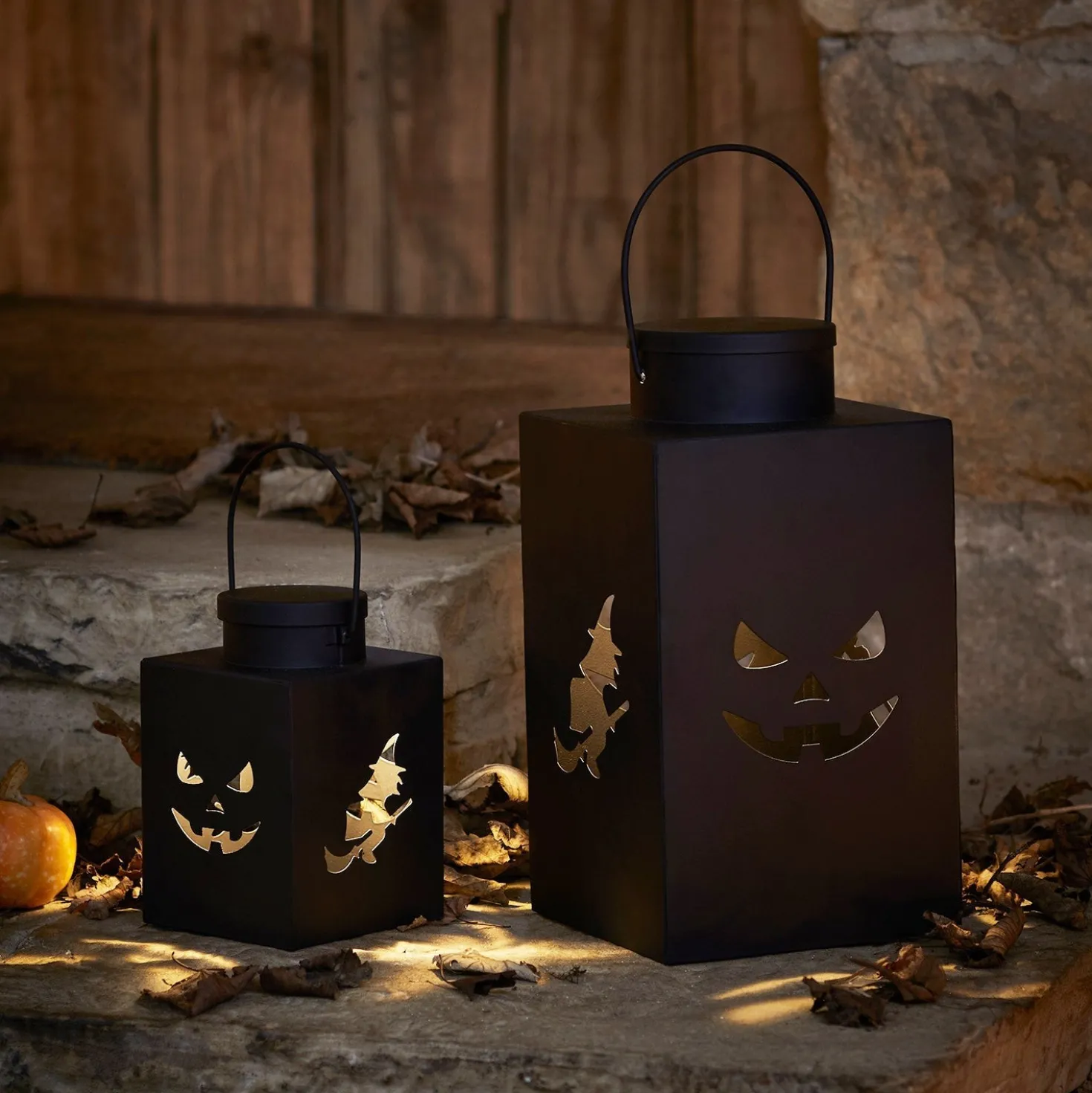 2er Set schwarze Halloween Laternen aus Metall