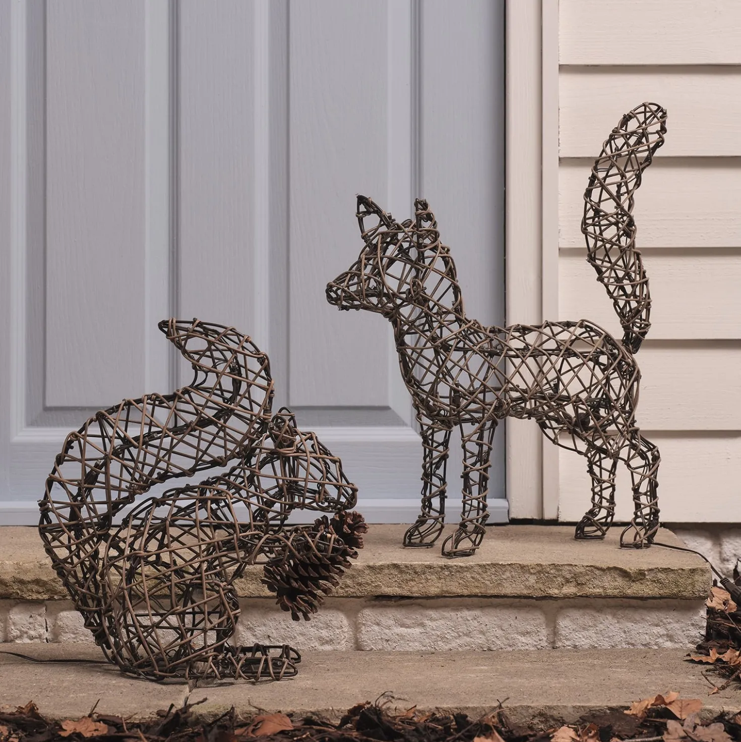 2er-Set Sherwood Rattan LED-Gartenfiguren Fuchs & Eichhörnchen mit 160 LEDs & Timer