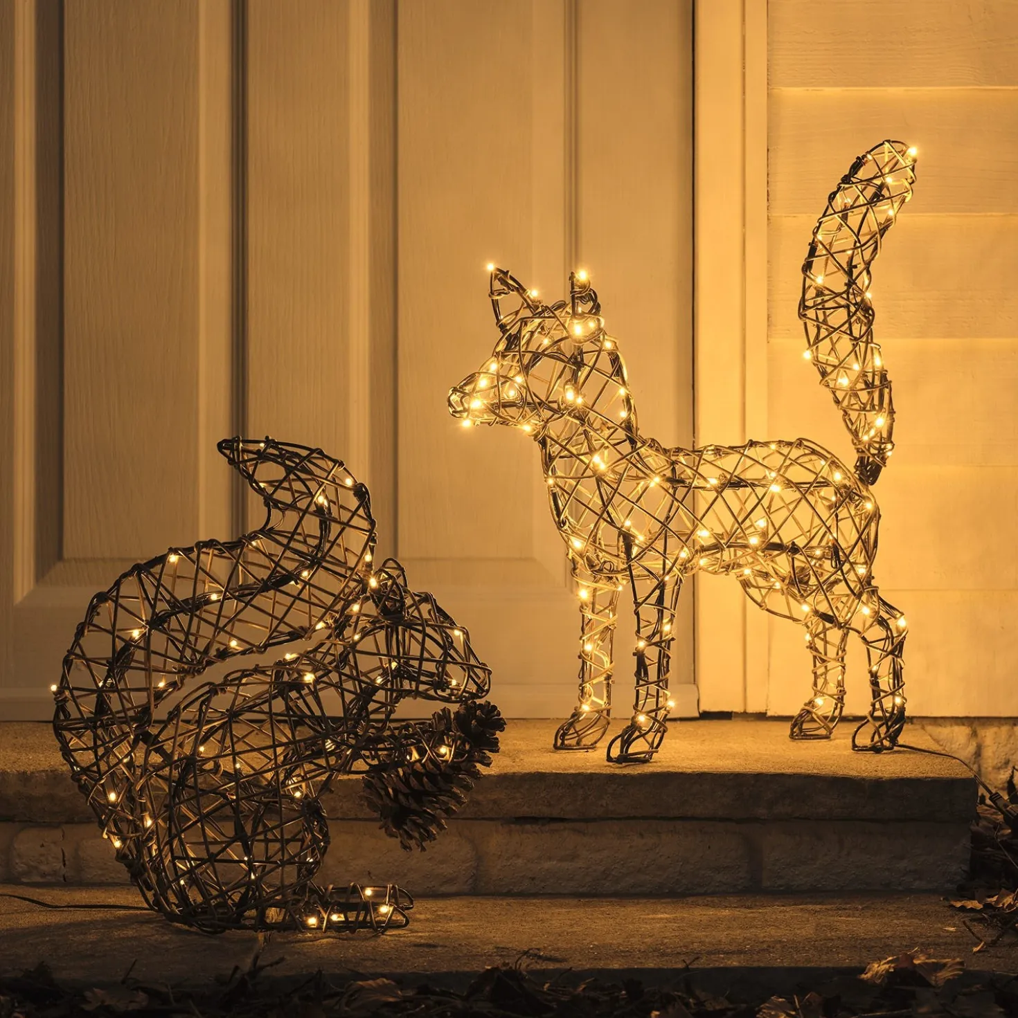 2er-Set Sherwood Rattan LED-Gartenfiguren Fuchs & Eichhörnchen mit 160 LEDs & Timer