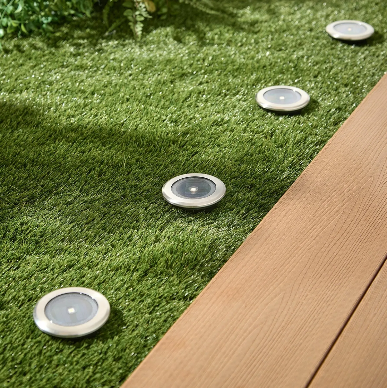 4er Set Solar Terrassen‑Einbaustrahler in Warmweiß, Silber
