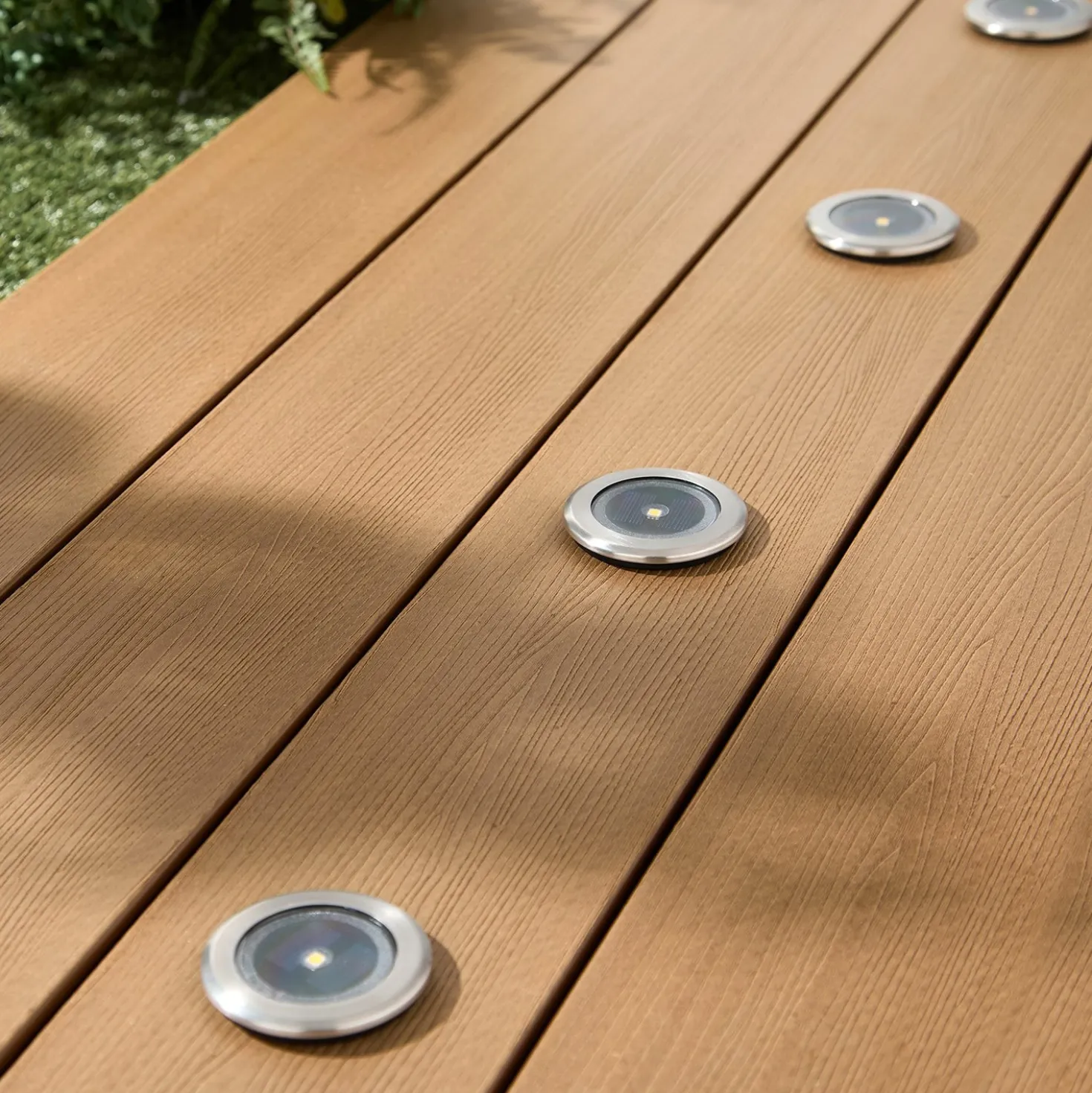 4er Set Solar Terrassen‑Einbaustrahler in Warmweiß, Silber