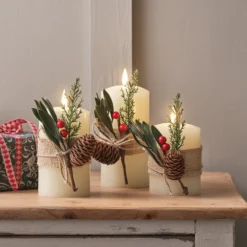 3er Set TruGlow® LED Kerzen Echtwachs mit Winterlaub