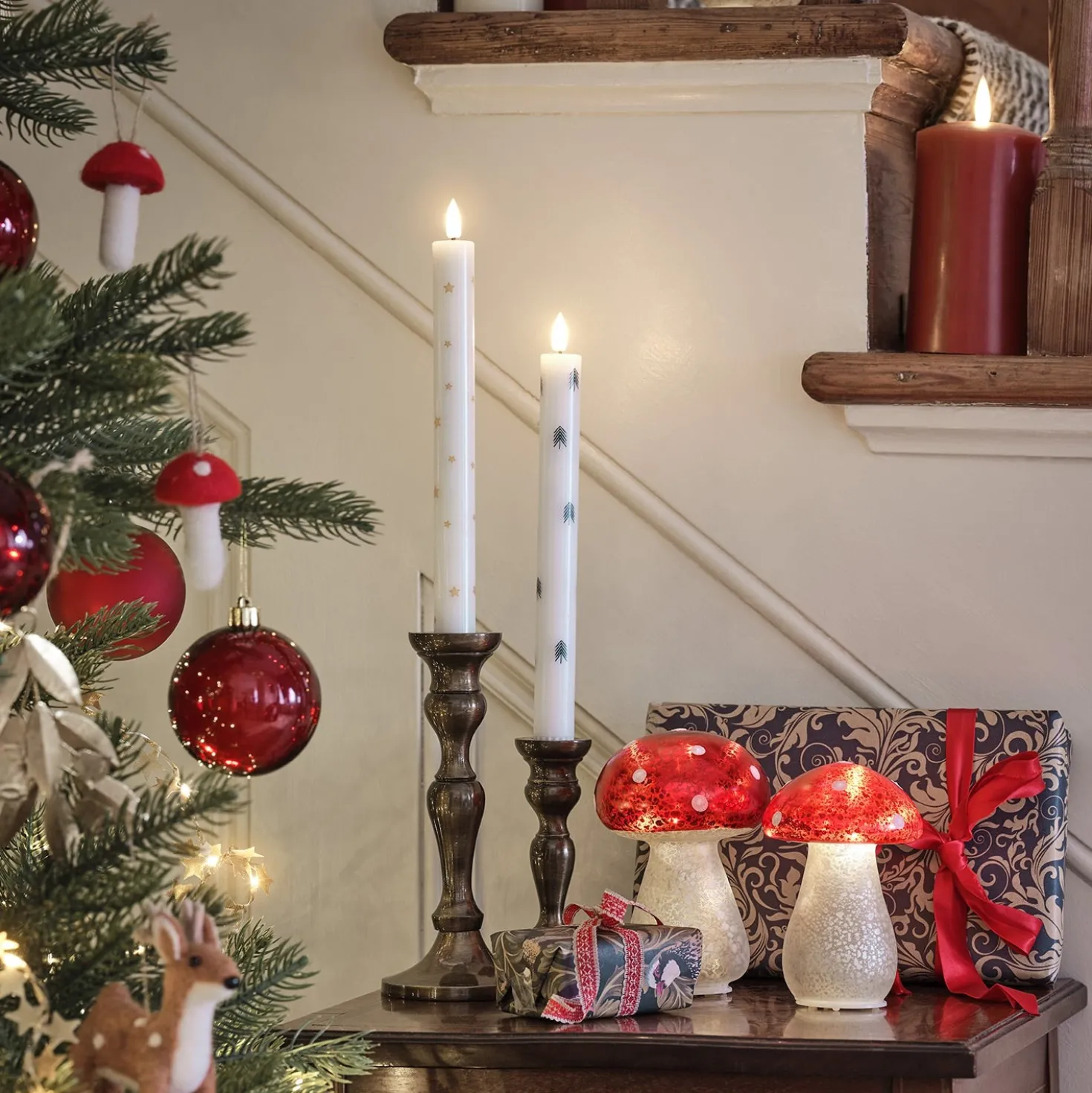 4er Set TruGlow® LED Stabkerzen Echtwachs mit Weihnachtsbäumen