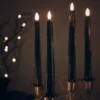 4er Set TruGlow® LED Stabkerzen Echtwachs schwarz mit Wachstropfen und Fernbedienung
