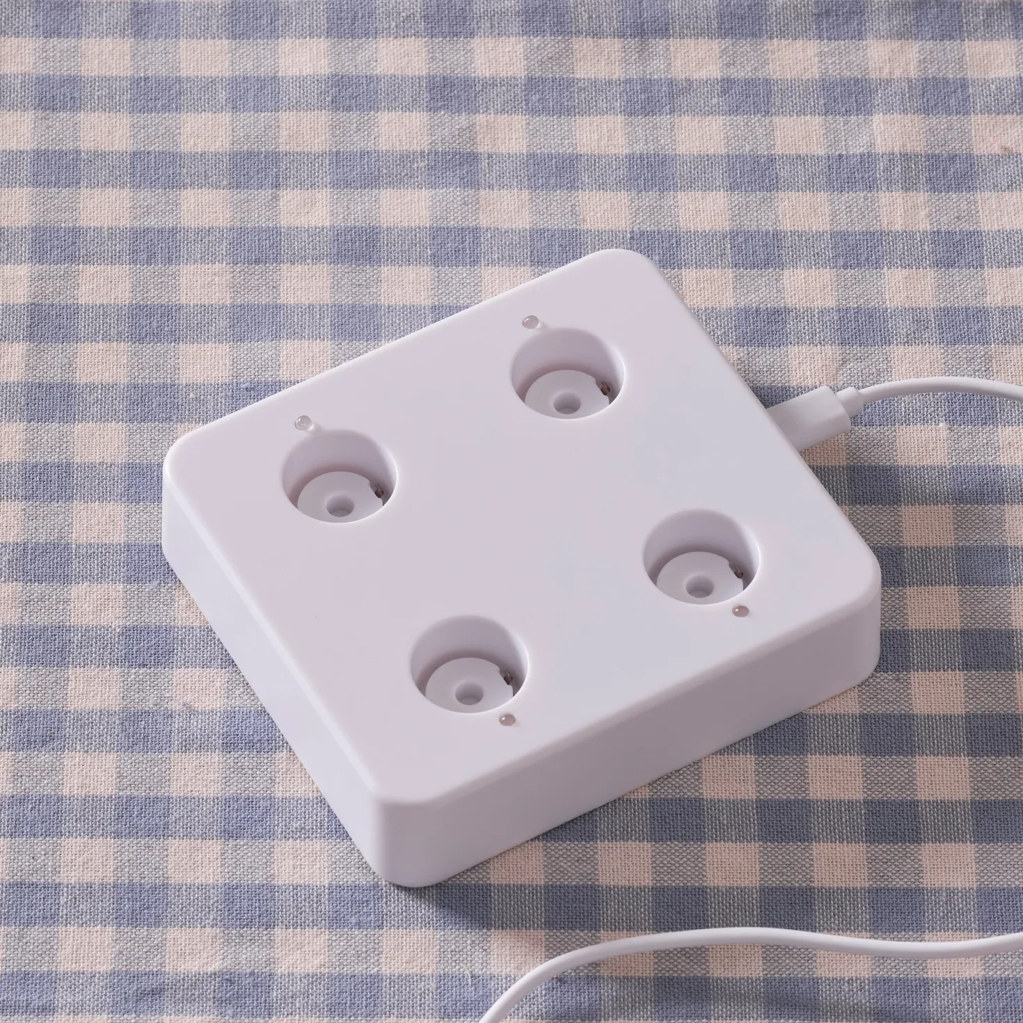 4er Set TruGlow® LED Stabkerzen Echtwachs elfenbeinfarben wiederaufladbar mit Fernbedienung