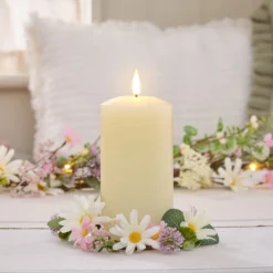 Frühlings-Kerzenring „Daisy Dreams“ mit Gänseblümchen & Wildblumen